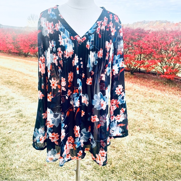 A Pea In The Pod Sheer Floral Button Down Maternity Blouse Size L - Picture 3 of 15